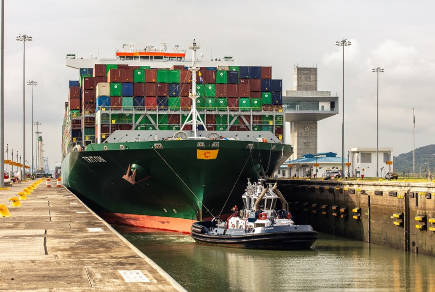 Triton_Containership_Panama Canal