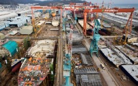 Ships stand under construction in the dry dock at the Hyundai Heavy Industries Co. shipyard in Ulsan, South Korea, on Tuesday, Nov. 10, 2015. Shipbuilding has been central to South Korea's economy since the 1970s. Ships accounted for 8.5 percent of the country's total exports through June 20 of this year, according to the trade ministry. Photographer: SeongJoon Cho/Bloomberg