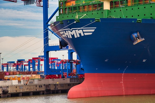 The HMM Dublin, the largest container ship in the world in the port of Hamburg. A ship for the transport of goods which reflects the globilisation and the upswing.