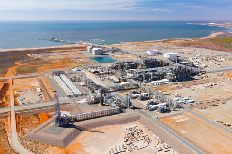 LNG Threat Returns as Australia Workers Discuss Resuming Strikes