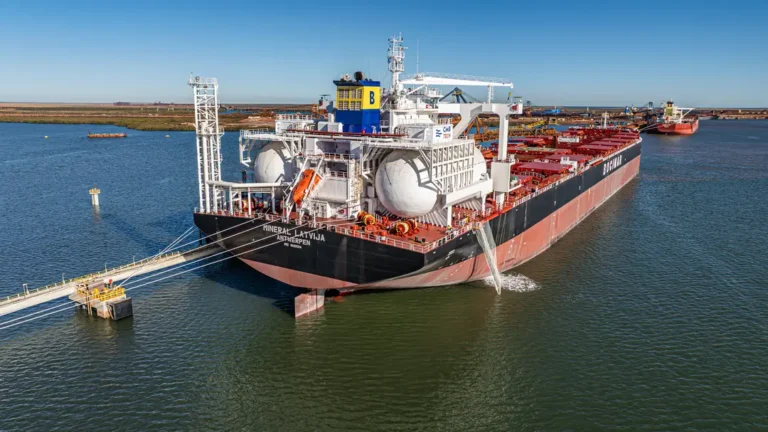 Fortescue and CMB.TECH sign agreement to accelerate zero-emissions shipping