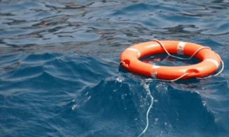Search resumes for 22 crew after cargo ship sinks off India